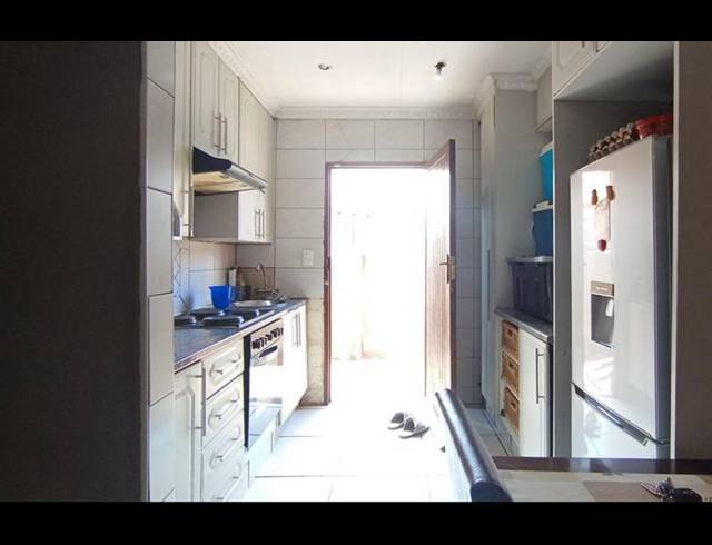 3 BEDROOM HOUSE FOR SALE IN CLAYVILLE